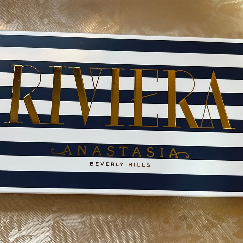 BNIB ABH EYESHADOW PALETTE